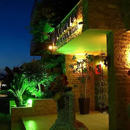 Caravel Hotel