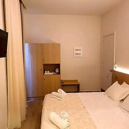 Caravel Hotel